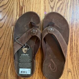 Olukai Men’s 7 - NUI/Rum color -NWT
